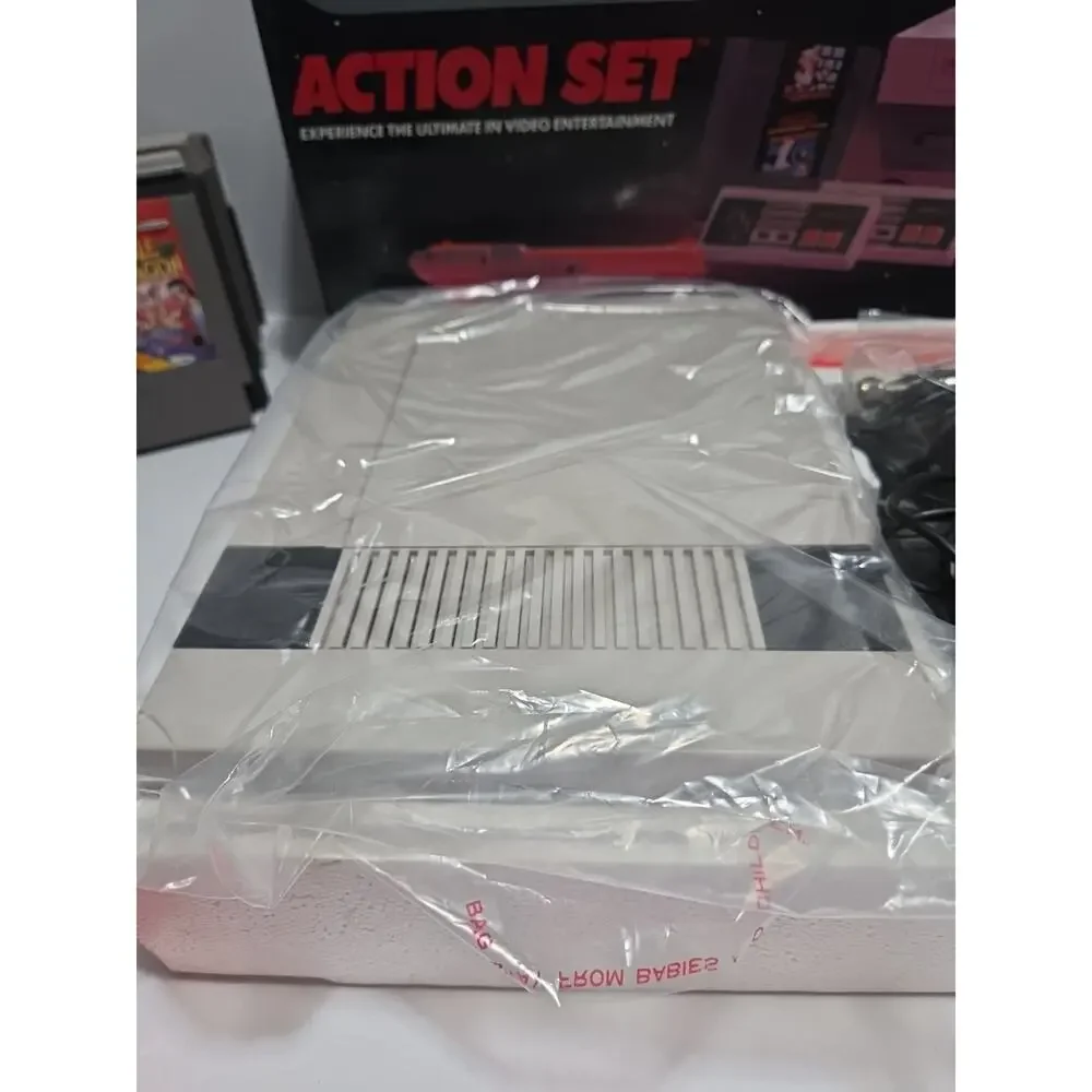 Nintendo NES Action Set Console CIB Zapper Controllers 15 Games Bundle